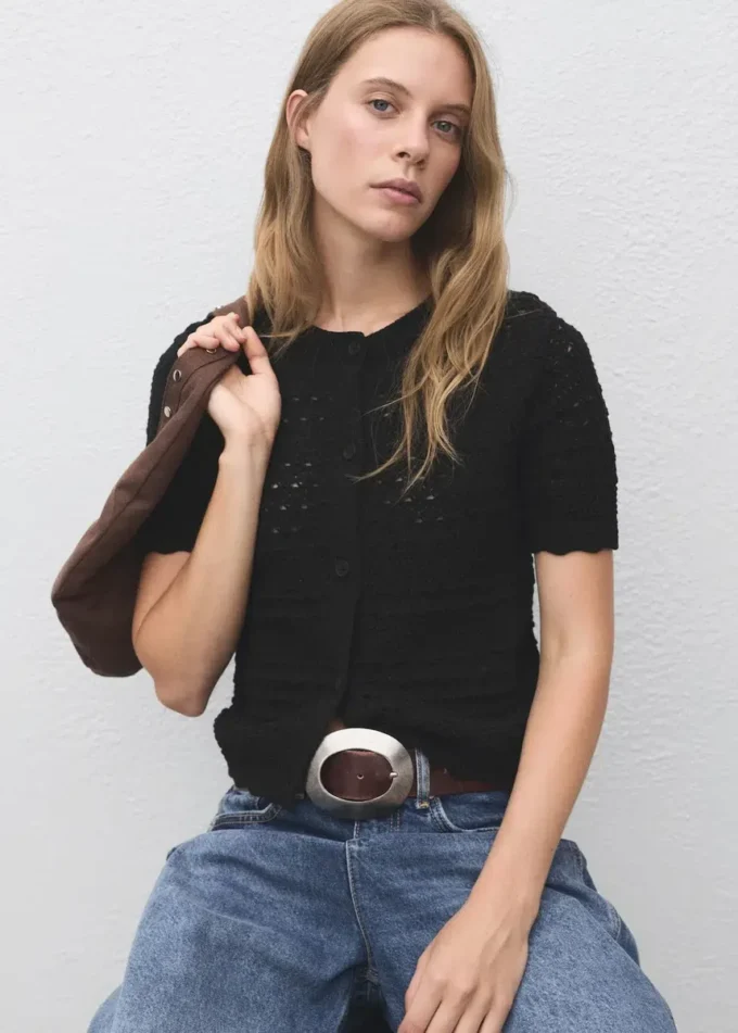 Cardigan a maniche corte lavorato all’uncinetto Cardigan a maniche corte lavorato all’uncinetto