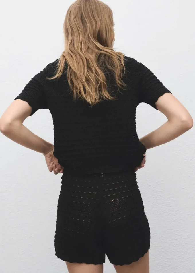 Cardigan a maniche corte lavorato all’uncinetto Cardigan a maniche corte lavorato all’uncinetto