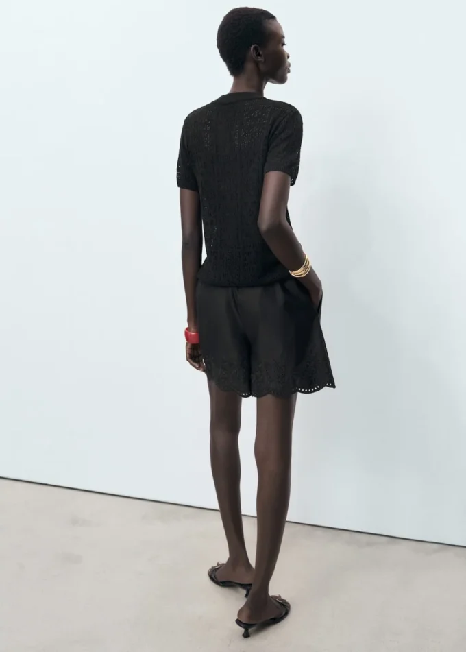 Cardigan all’uncinetto con bottoni a toggle Cardigan all’uncinetto con bottoni a toggle