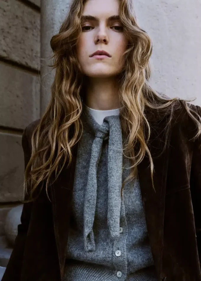 Cardigan con collo a farfalla Cardigan con collo a farfalla