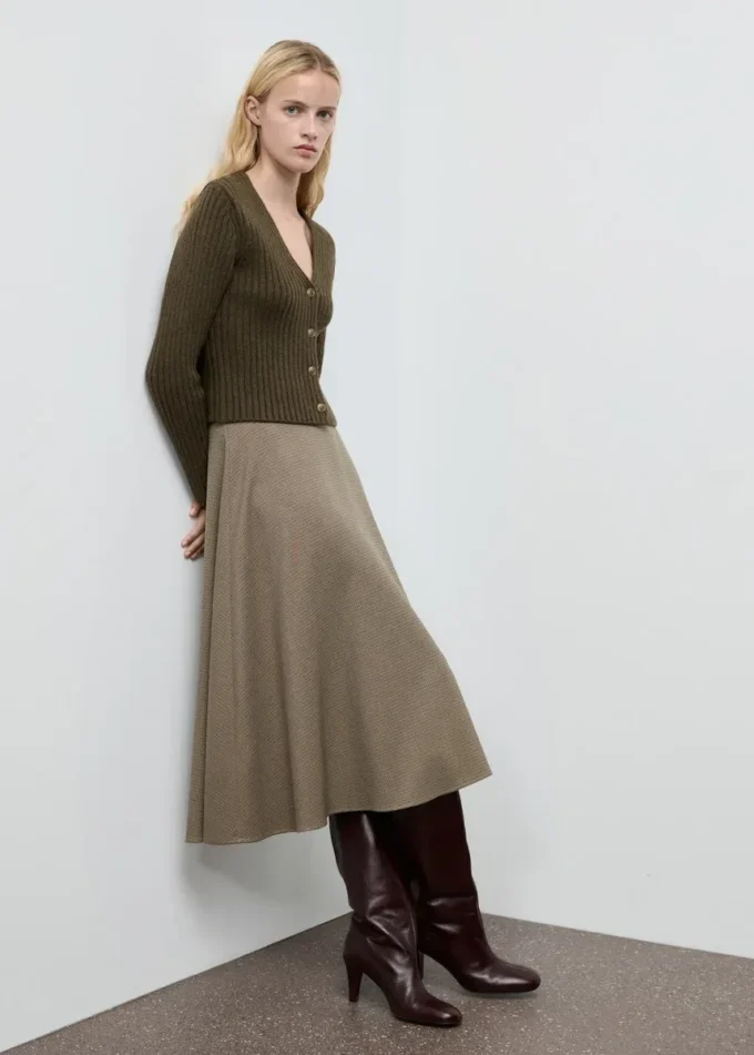 Cardigan con scollo a V a costine Cardigan con scollo a V a costine