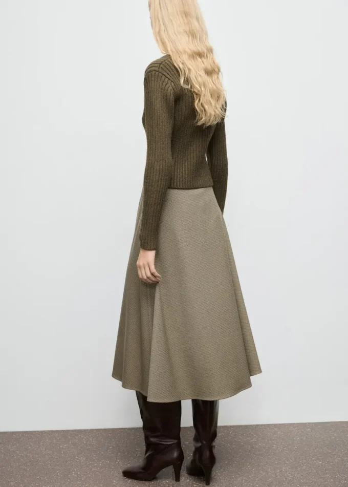 Cardigan con scollo a V a costine Cardigan con scollo a V a costine