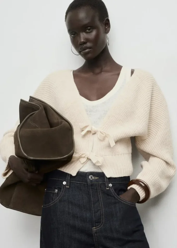 Cardigan con scollo a V e fiocchi Cardigan con scollo a V e fiocchi