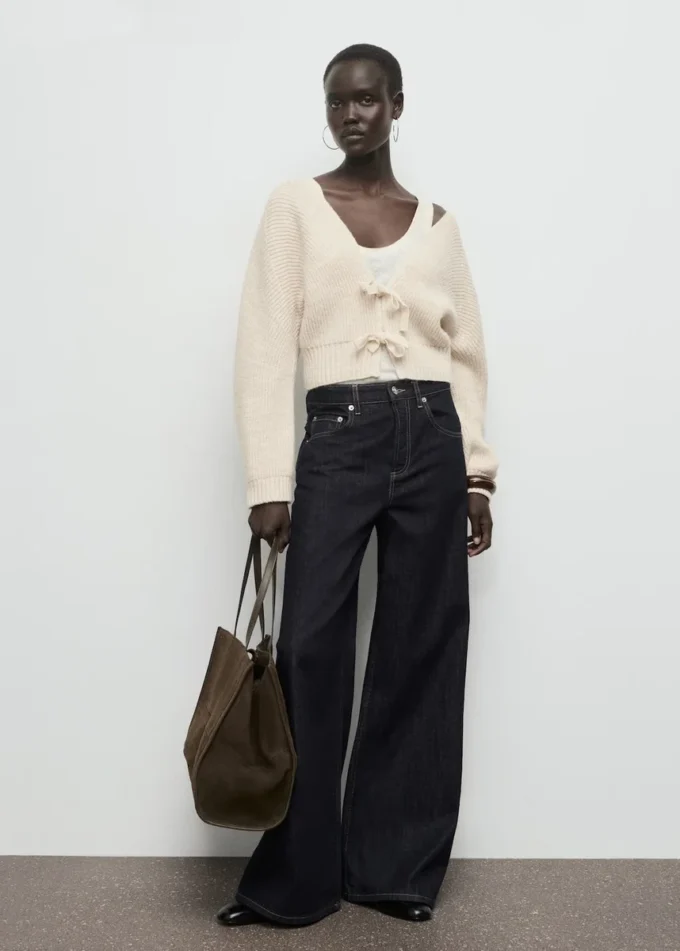 Cardigan con scollo a V e fiocchi Cardigan con scollo a V e fiocchi