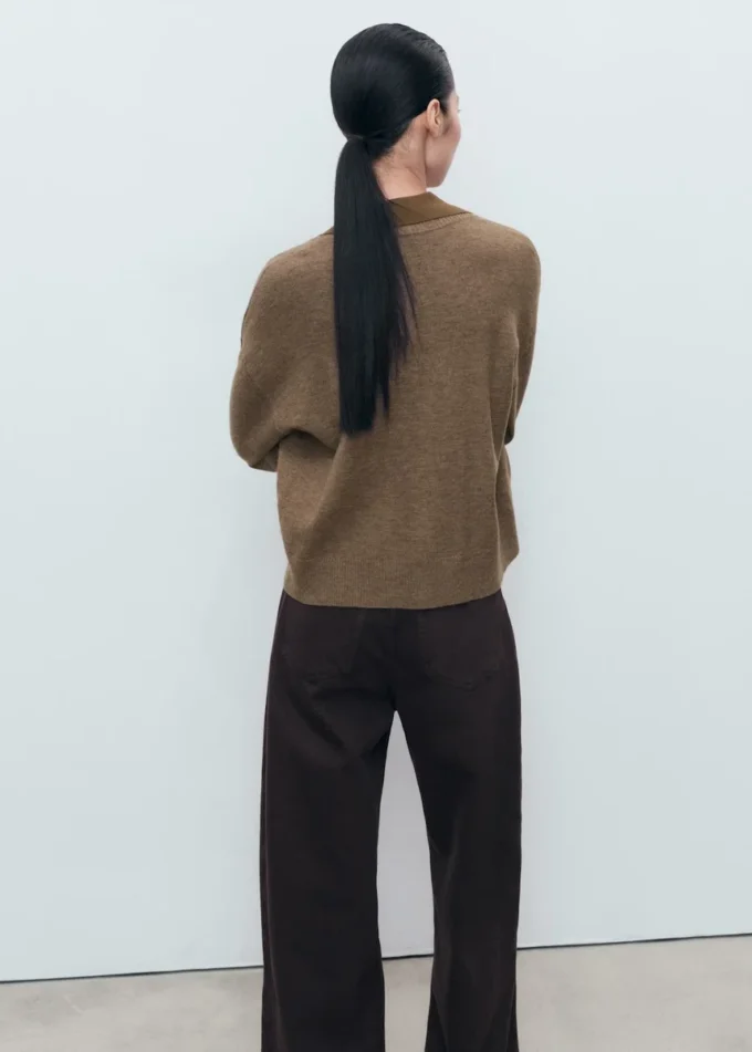 Cardigan con scollo a V e tasche Cardigan con scollo a V e tasche