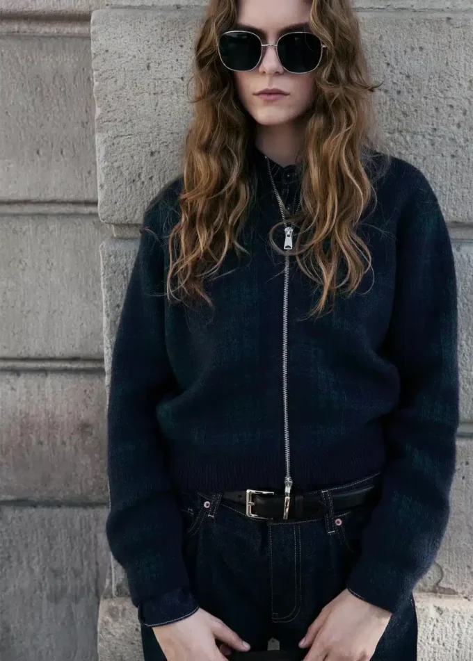 Cardigan con zip a quadri Cardigan con zip a quadri