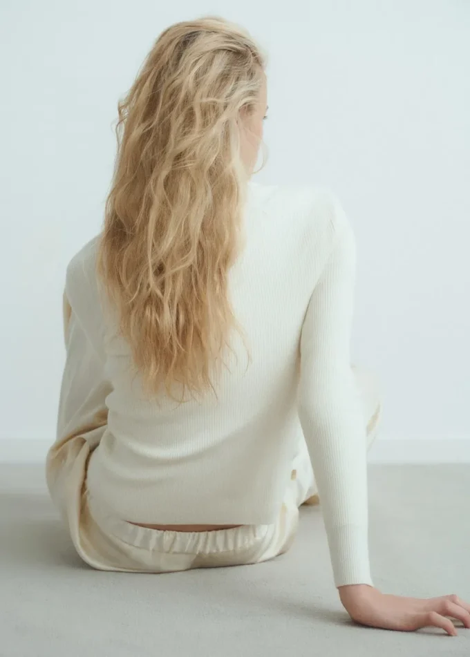 Cardigan in maglia a costine sottili Cardigan in maglia a costine sottili