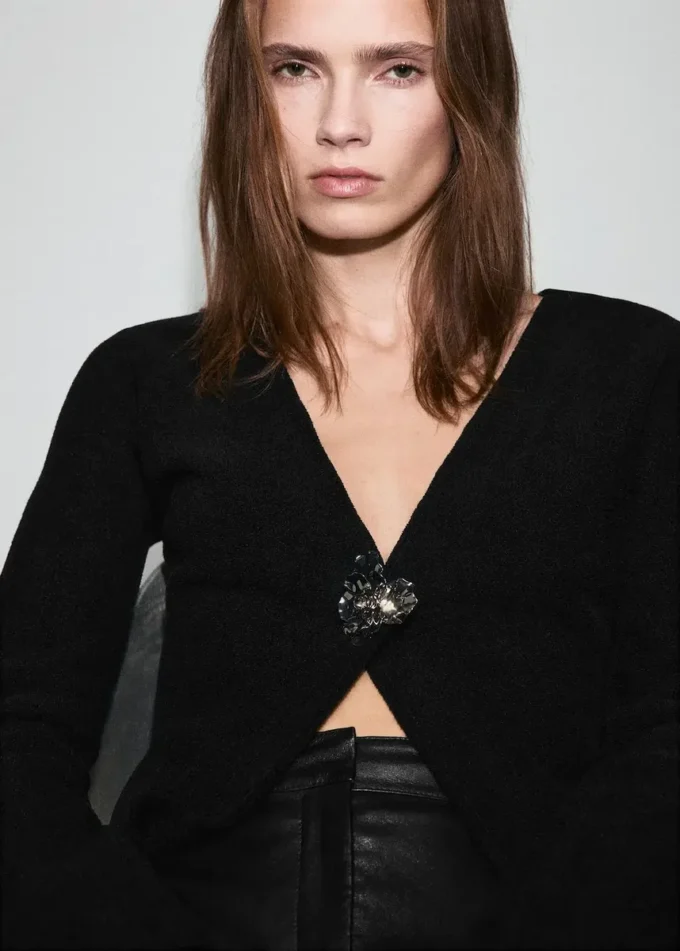 Cardigan in maglia con bottoni gioiello Cardigan in maglia con bottoni gioiello