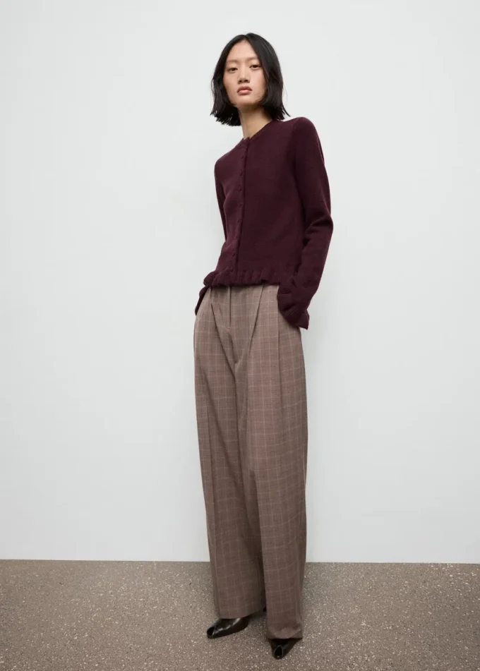 Cardigan in maglia con volant Cardigan in maglia con volant