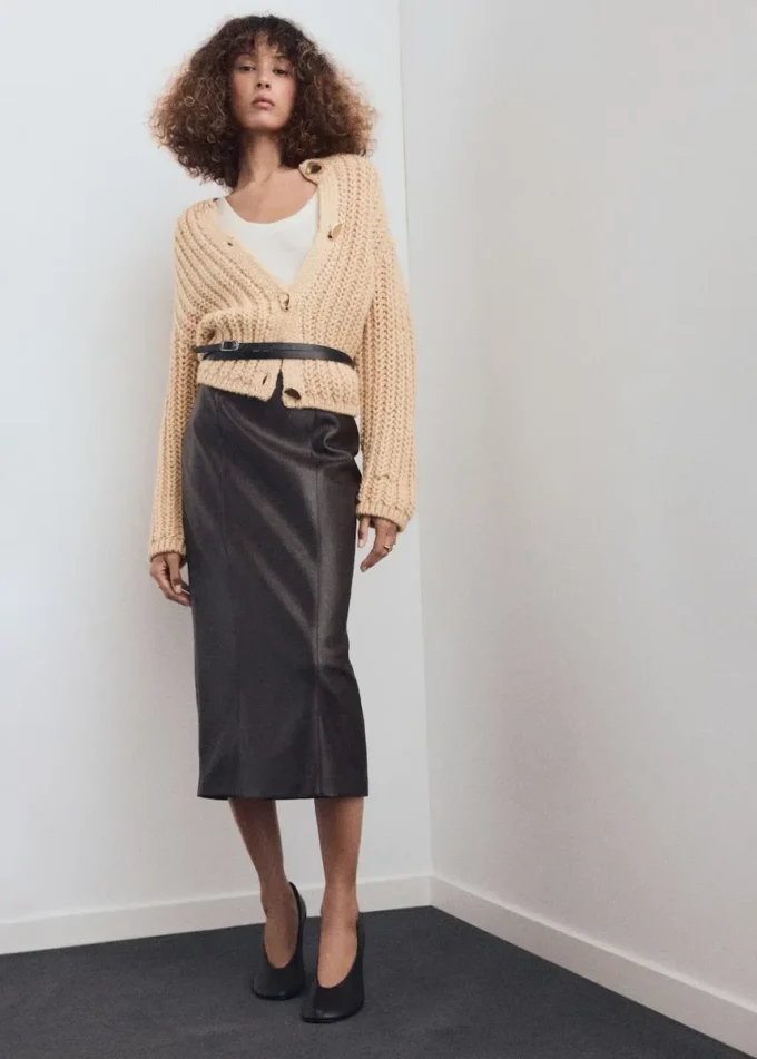 Cardigan in maglia grossa con bottoni gioiello Cardigan in maglia grossa con bottoni gioiello