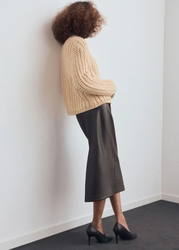 Cardigan in maglia grossa con bottoni gioiello Cardigan in maglia grossa con bottoni gioiello