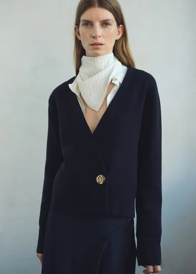 Cardigan incrociato con bottoni gioiello Cardigan incrociato con bottoni gioiello