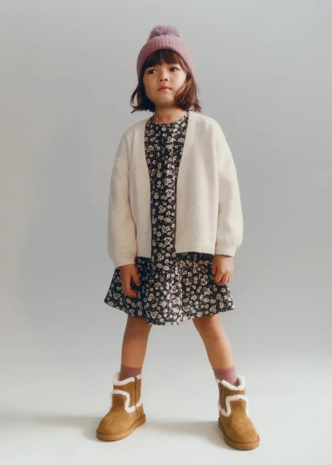 Stivaletti in pelle scamosciata effetto pelliccia Stivaletti in pelle scamosciata effetto pelliccia