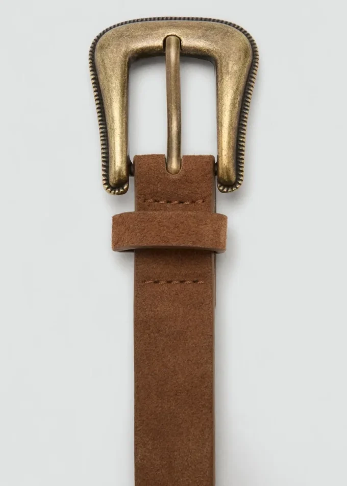 Cintura in pelle con borchie Cintura in pelle con borchie