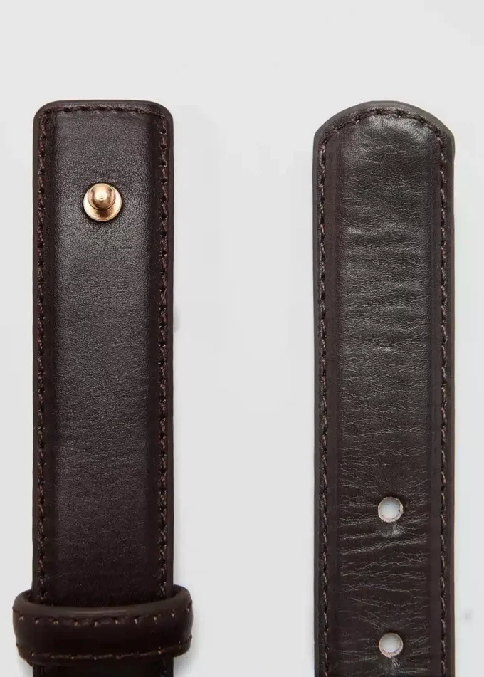 Cintura in pelle con dettagli in metallo Cintura in pelle con dettagli in metallo