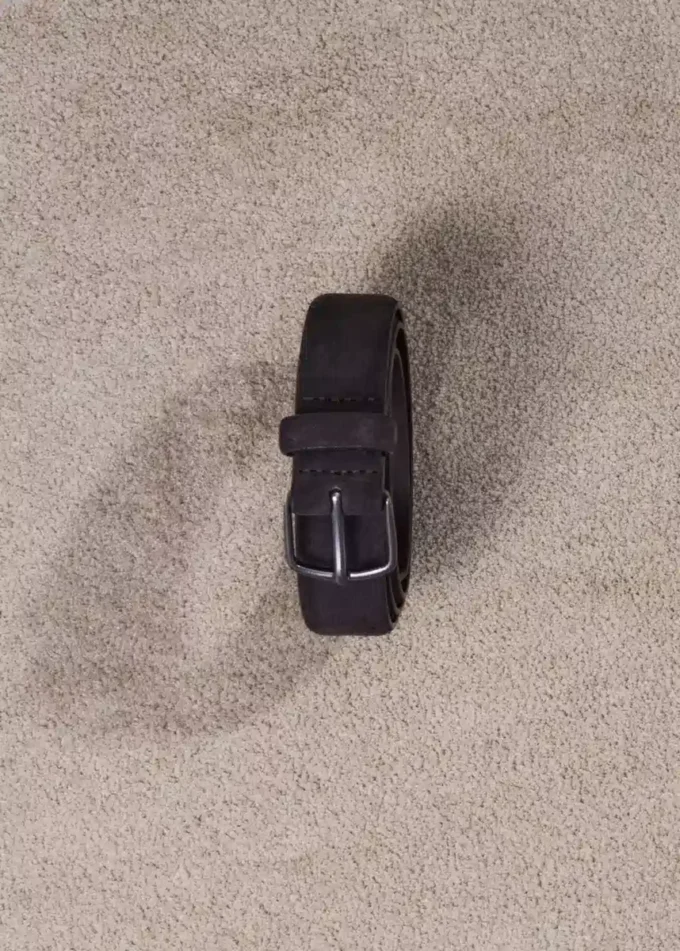 Cintura in pelle con fibbia Cintura in pelle con fibbia