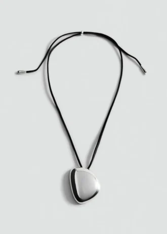 Collana con pendente e componente in metallo