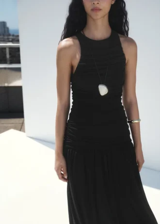 Collana con pendente e componente in metallo