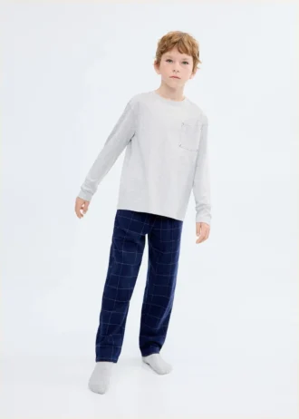 Confezione di pigiama a quadri