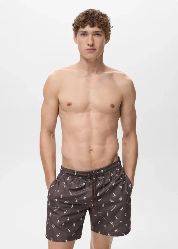 Costume da bagno con stampa barca a vela Costume da bagno con stampa barca a vela