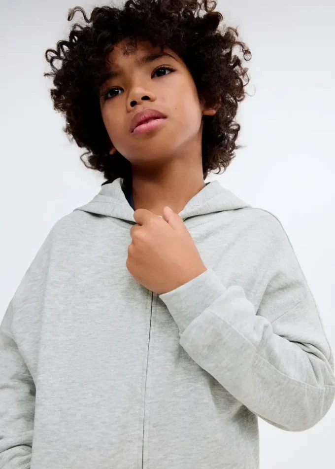 Felpa con cappuccio e zip Felpa con cappuccio e zip