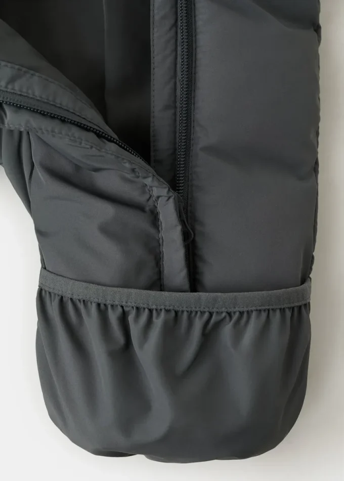 Felpa con cappuccio trapuntata con cappuccio in pelliccia Felpa con cappuccio trapuntata con cappuccio in pelliccia