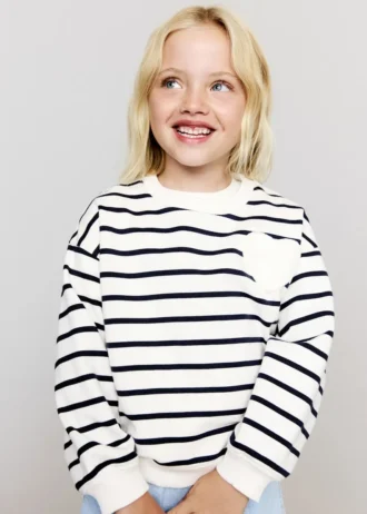 Felpa con cuore ricamato