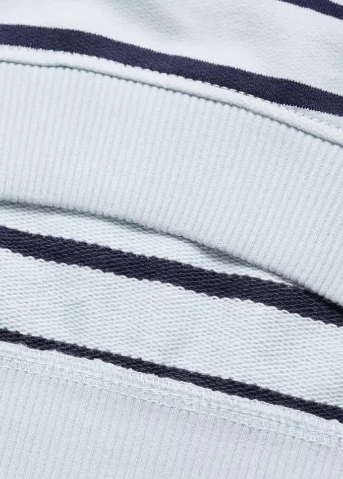 Felpa con cuore ricamato Felpa con cuore ricamato