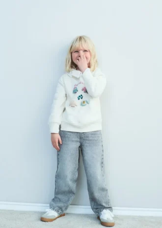 Felpa con toppa Felpa con toppa