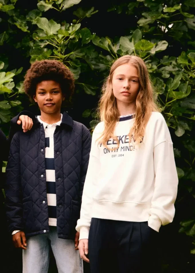 Felpa in cotone con dettaglio ricamato Felpa in cotone con dettaglio ricamato