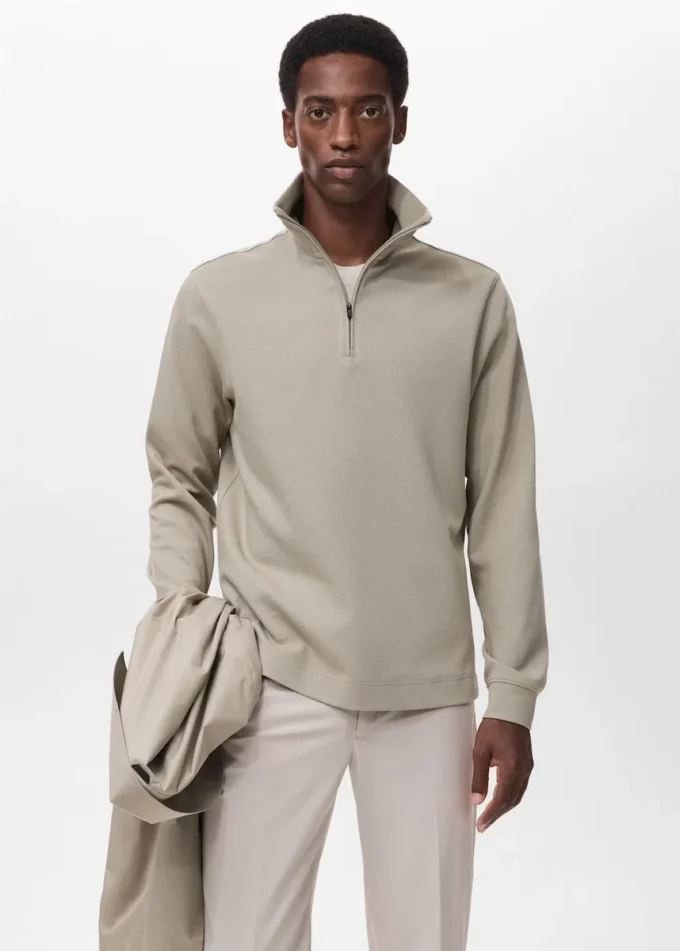 Felpa tecnica con zip e vestibilità regolare Felpa tecnica con zip e vestibilità regolare