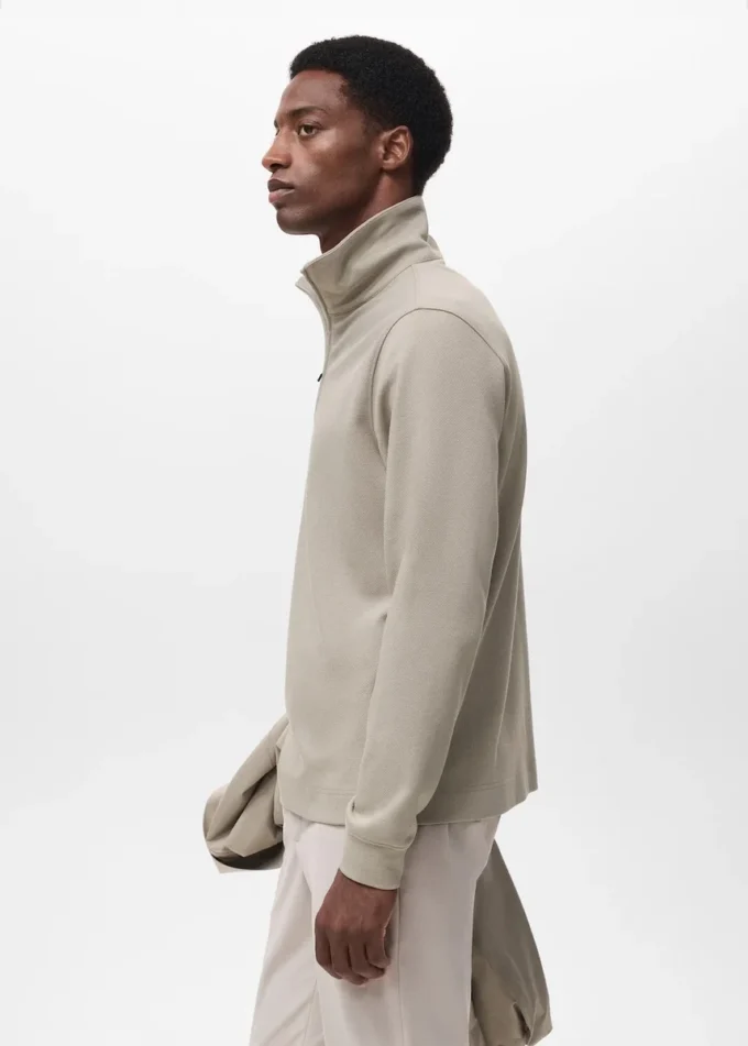 Felpa tecnica con zip e vestibilità regolare Felpa tecnica con zip e vestibilità regolare