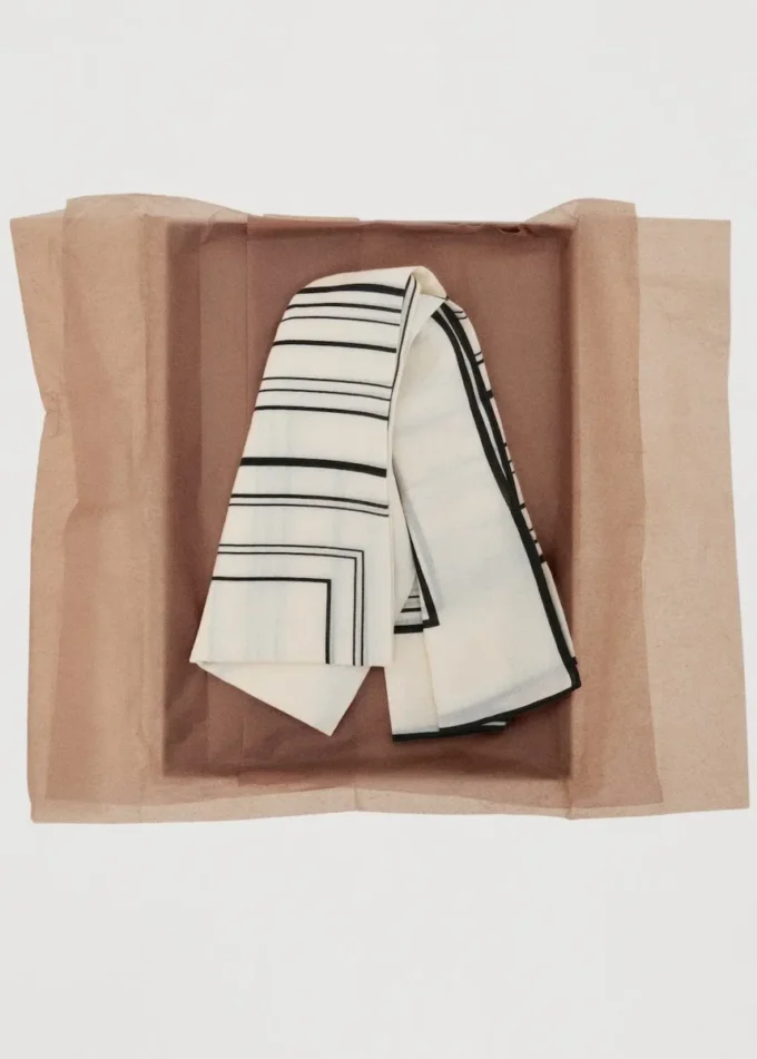 Foulard 100% lana con stampa geometrica