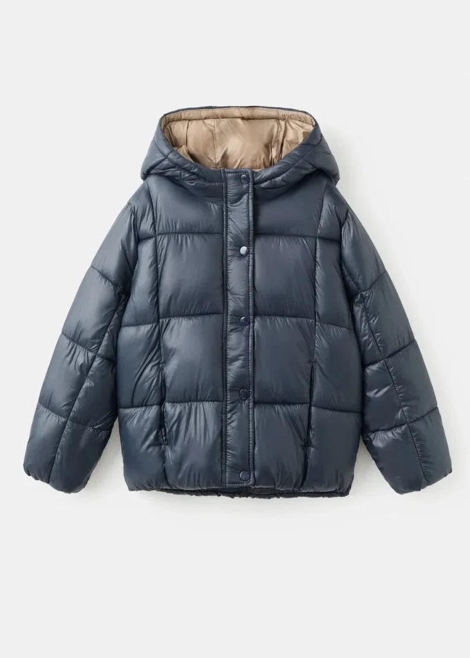 Giacca a vento bicolore con cappuccio Giacca a vento bicolore con cappuccio