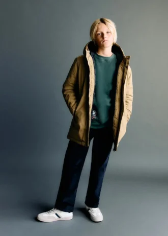 Giacca a vento con cappuccio e bottoni