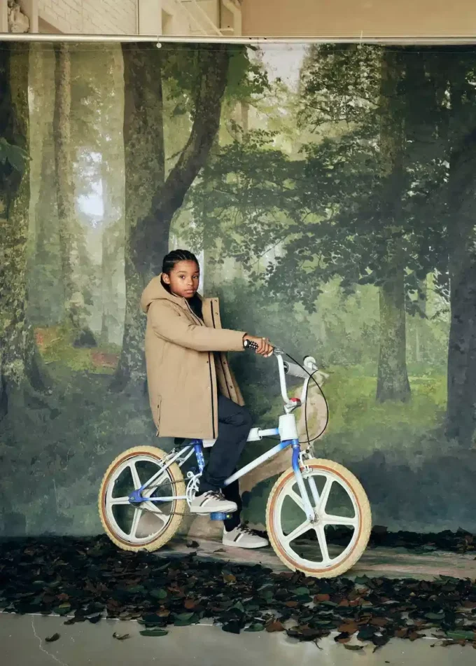 Giacca a vento con cappuccio e bottoni