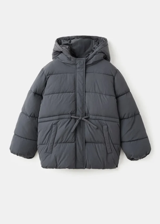 Giacca a vento con cappuccio e coulisse Giacca a vento con cappuccio e coulisse