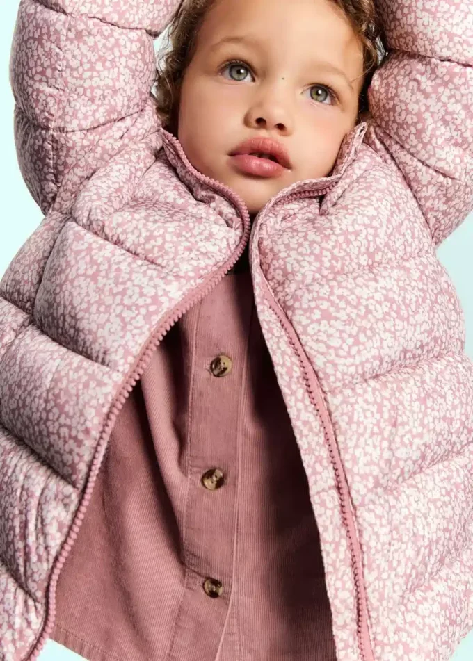 Giacca a vento con cappuccio e stampa floreale Giacca a vento con cappuccio e stampa floreale