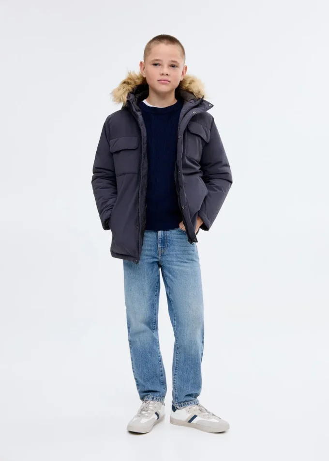 Giacca a vento con cappuccio effetto shearling Giacca a vento con cappuccio effetto shearling
