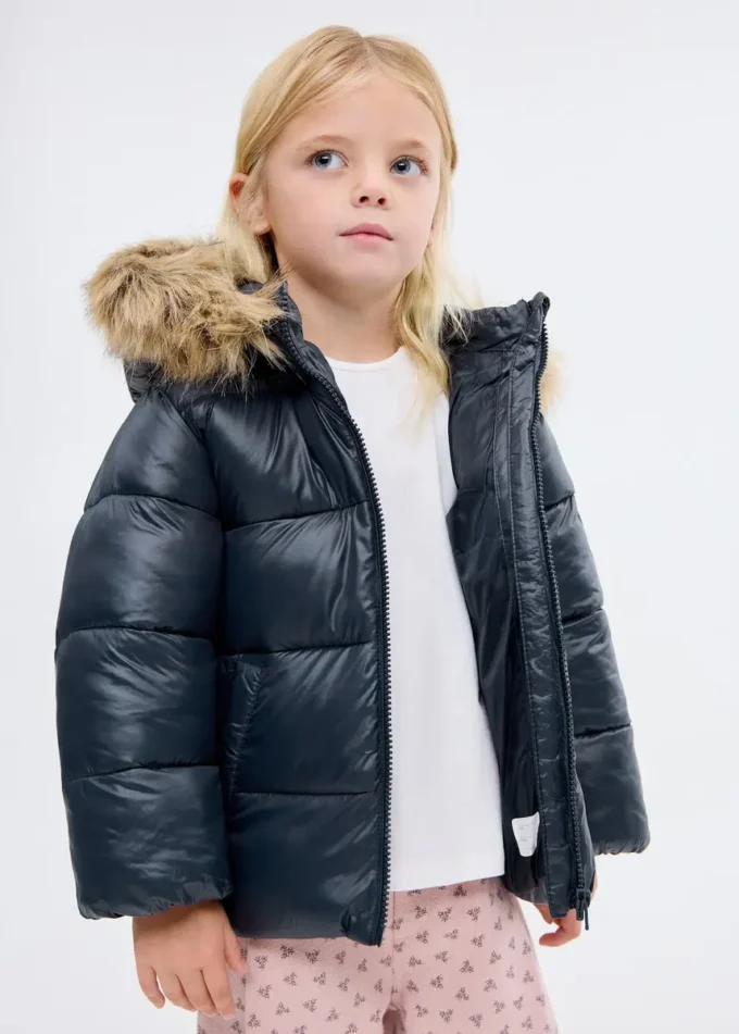 Giacca a vento con cappuccio effetto shearling