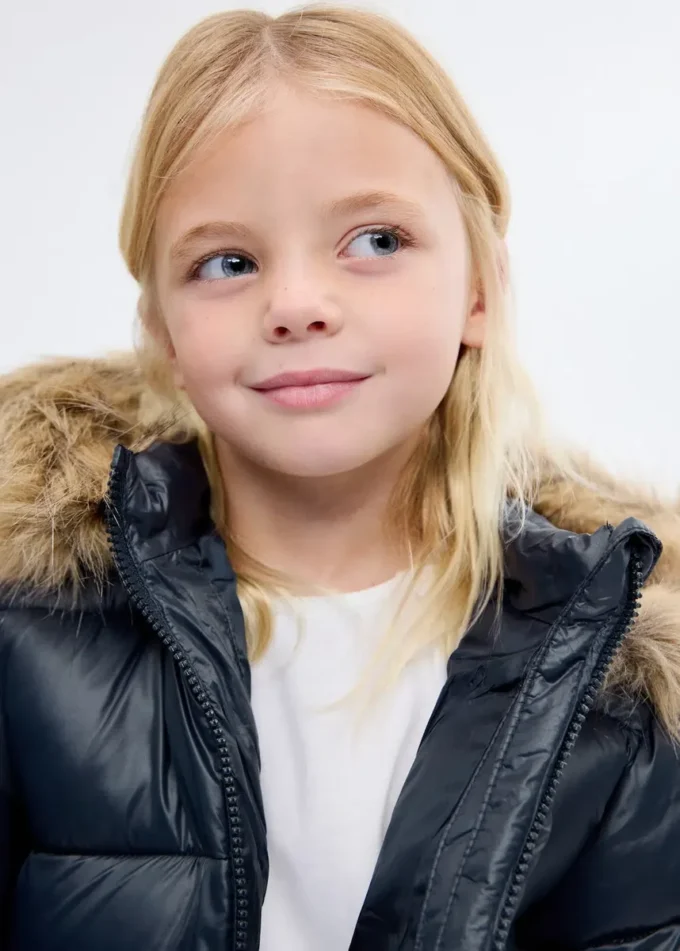 Giacca a vento con cappuccio effetto shearling