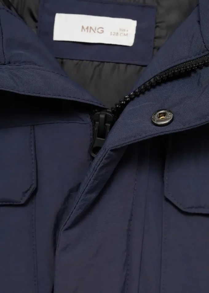 Giacca a vento con cappuccio effetto shearling Giacca a vento con cappuccio effetto shearling