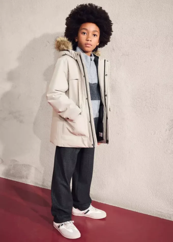 Giacca a vento con cappuccio effetto shearling Giacca a vento con cappuccio effetto shearling