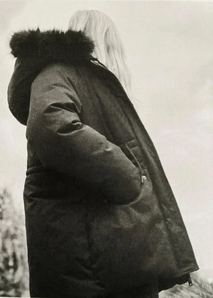 Giacca a vento con cappuccio effetto shearling Giacca a vento con cappuccio effetto shearling