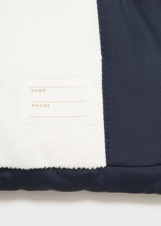 Giacca a vento con cappuccio effetto shearling Giacca a vento con cappuccio effetto shearling