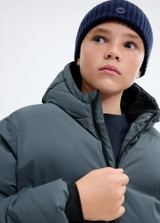 Giacca a vento lunga imbottita con cappuccio Giacca a vento lunga imbottita con cappuccio