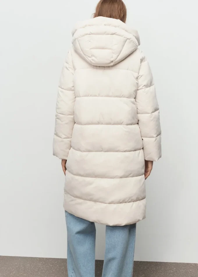 Giacca a vento lunga imbottita con cappuccio Giacca a vento lunga imbottita con cappuccio