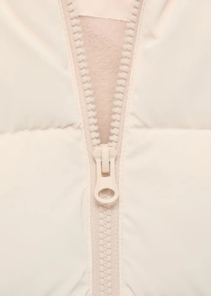 Giacca a vento lunga imbottita con cappuccio Giacca a vento lunga imbottita con cappuccio