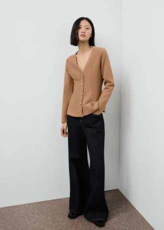 Giacca aderente in maglia con bottoni