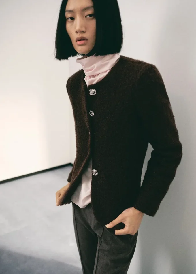 Giacca bouclé con bottoni gioiello Giacca bouclé con bottoni gioiello